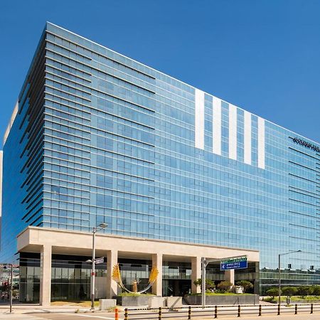 Golden Tulip Incheon Airport Hotel Экстерьер фото