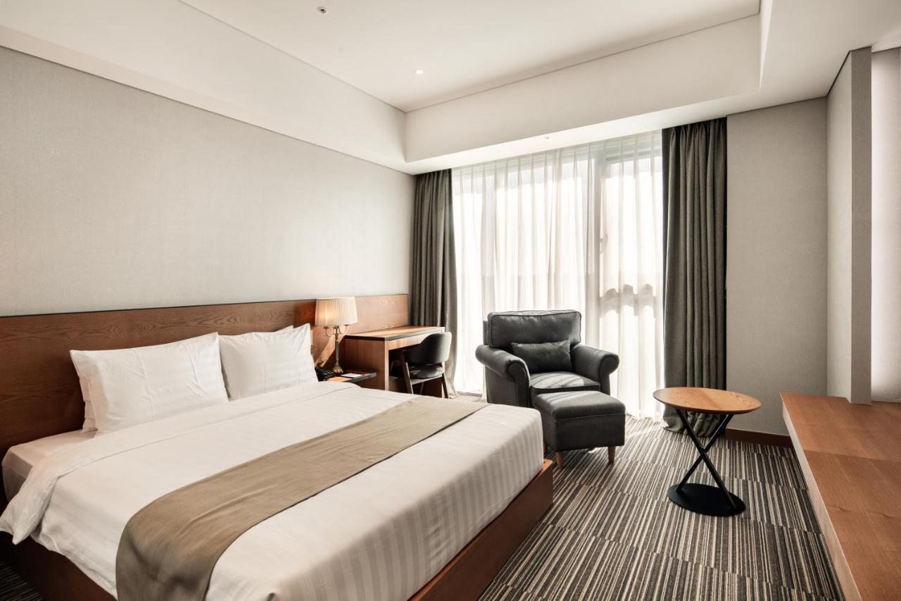 Golden Tulip Incheon Airport Hotel Экстерьер фото