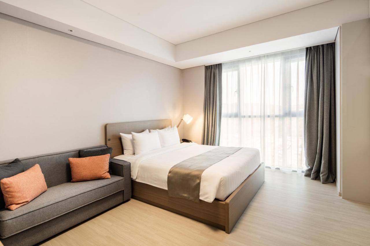 Golden Tulip Incheon Airport Hotel Экстерьер фото